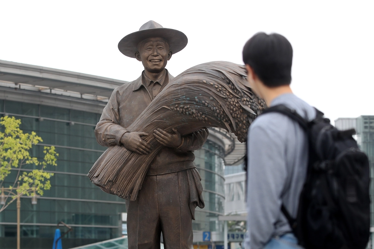 동대구역 광장에 있는 박정희 전 대통령 동상. 뉴스1
