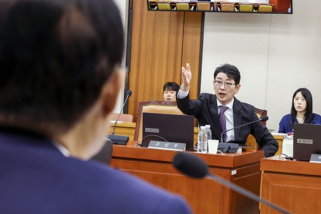‘암살자(들)’ 맹비난 주진우…“영화는 봤냐” 묻자 돌아온 답변 [이슈픽]