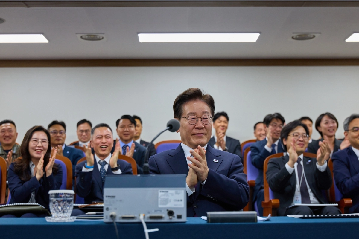 이재명 대통령, 극초음속 활공비행체 시험발사 참관