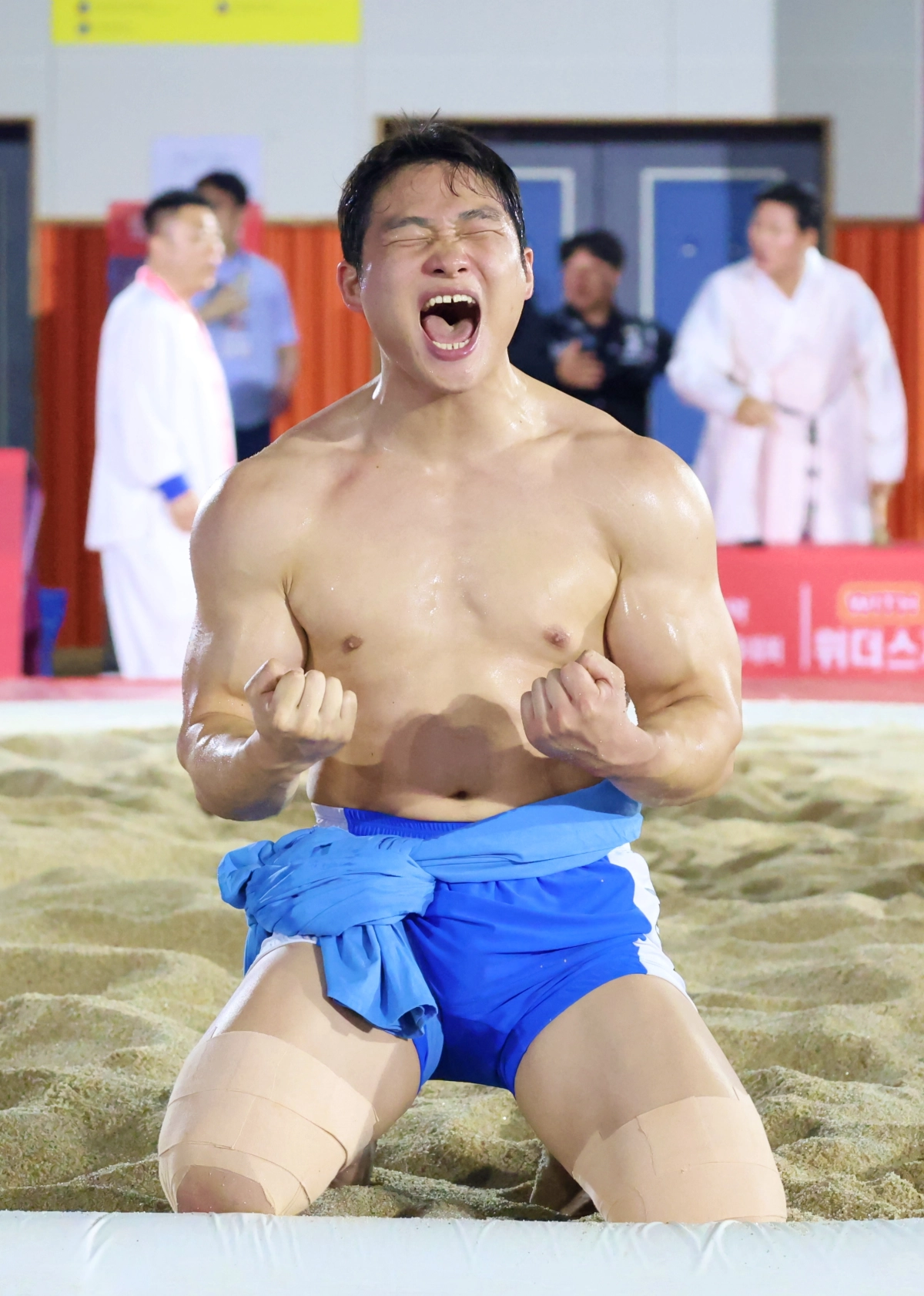 김기수가 9일 충북 괴산군 괴산문화체육센터에서 열린 2026 괴산추석장사씨름대회 금강장사 결정전에서 우승한 뒤 포효하고 있다. 대한씨름협회 제공