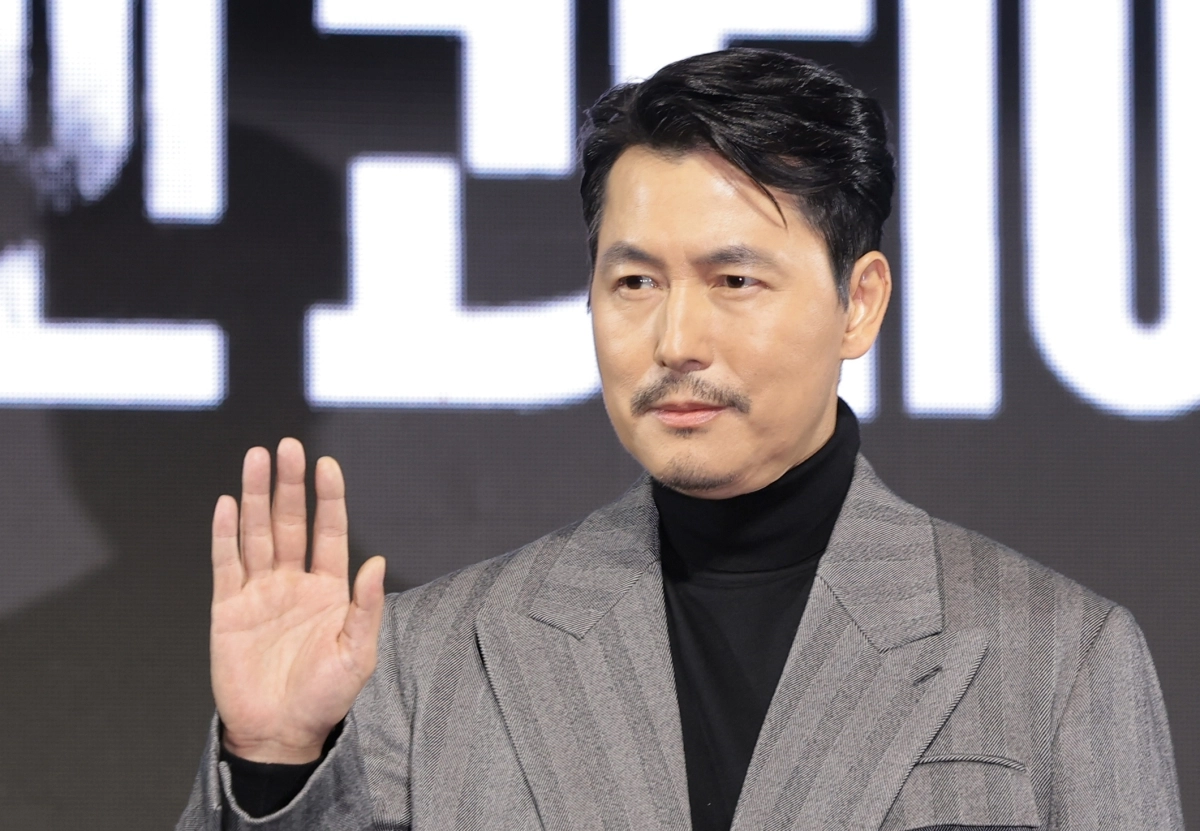 배우 정우성이 15일 서울 강남구 그랜드 인터컨티넨탈 파르나스에서 진행된 디즈니+ 오리지널 시리즈 ‘메이드 인 코리아’ 제작발표회에 참석해 포즈를 취하고 있다. 2025.12.15 뉴스1