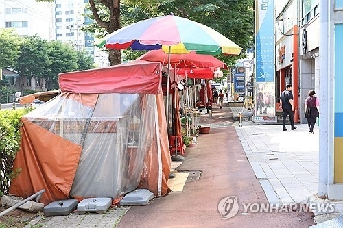 청주 망골 조각공원 주변 노점. 청주 연합뉴스