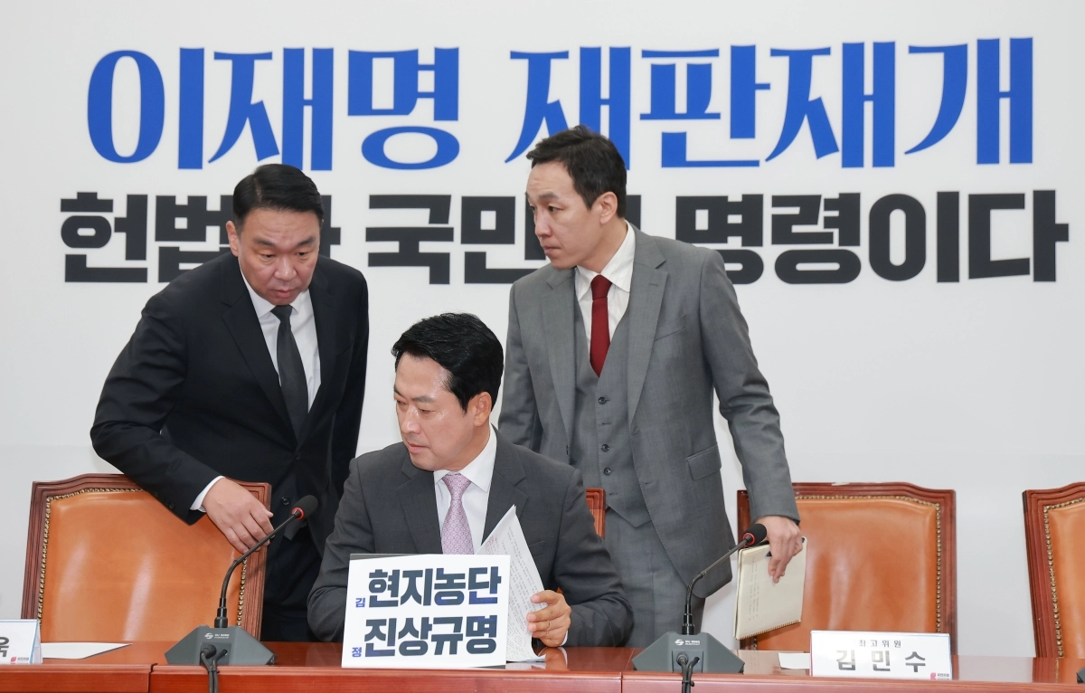 국민의힘 장동혁 대표가 12일 국회에서 열린 최고위원회의에 참석하고 있다. 연합뉴스