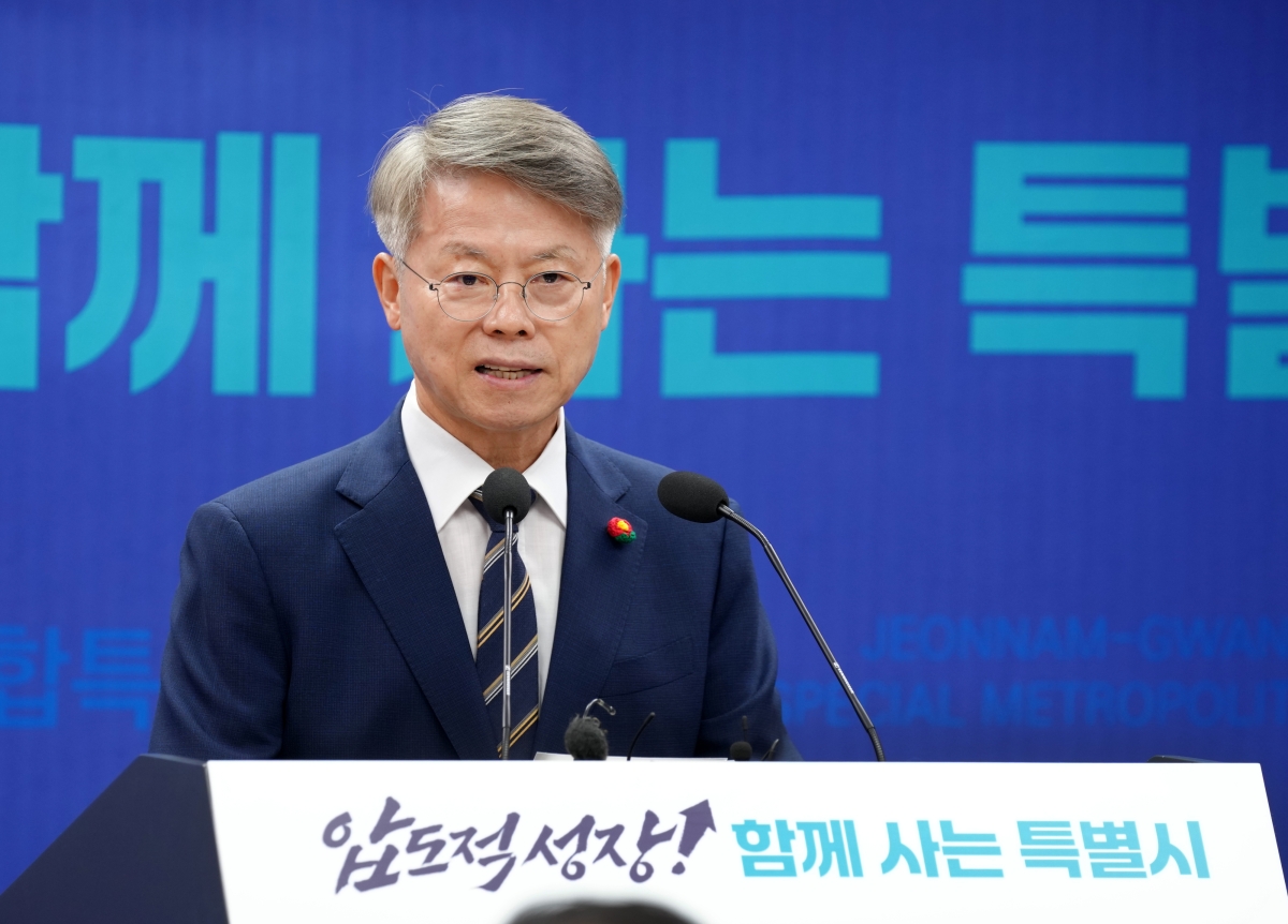 민형배 전남광주통합특별시장이 12일 무안청사 브리핑룸에서 ‘무안청사 상시집무’ 방침을 밝히고 있다. 전남광주통합특별시 제공