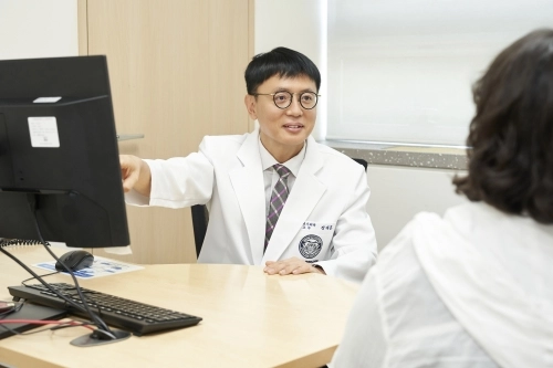 강동경희대병원 소화기외과 장재훈 교수가 담석증에 대해 설명하고 있다.
