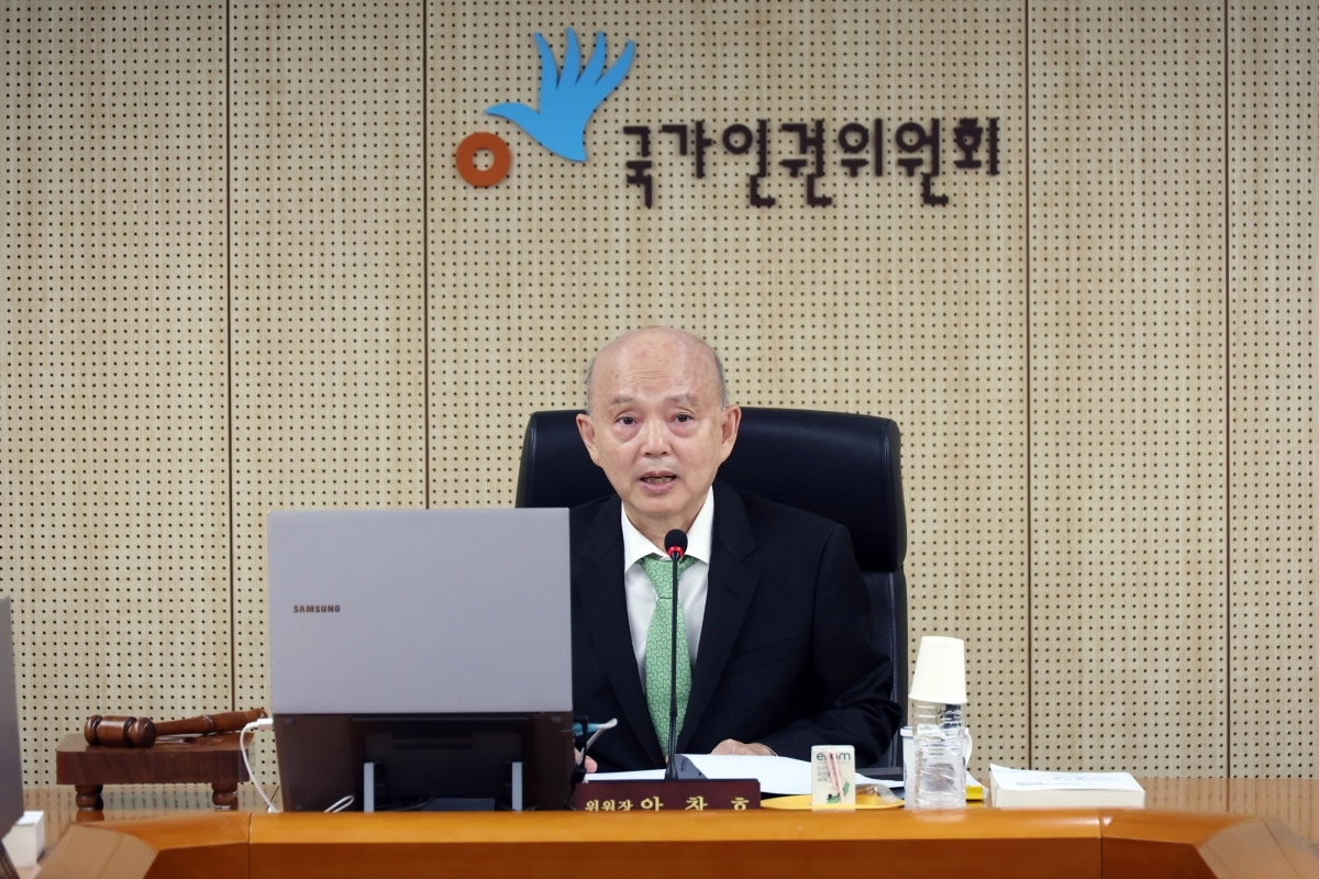 안창호 국가인권위원장이 12일 서울 중구 국가인권위원회에서 열린 제17차 전원위원회에서 발언하고 있다. 2026.10.12. 뉴시스