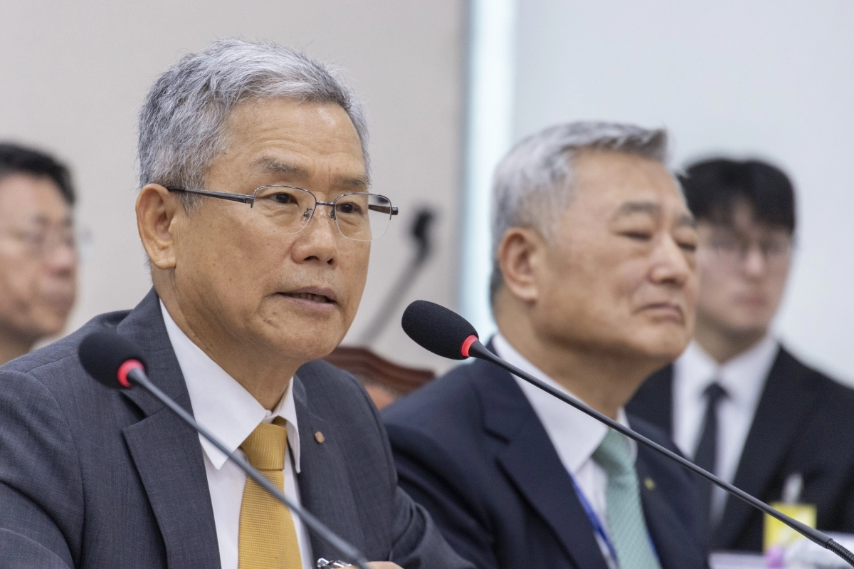 김동철 한국전력 사장이 12일 국회에서 열린 산업통상자원중소벤처기업위원회 국정감사에서 출석해 의원 질의에 답하고 있다. 연합뉴스