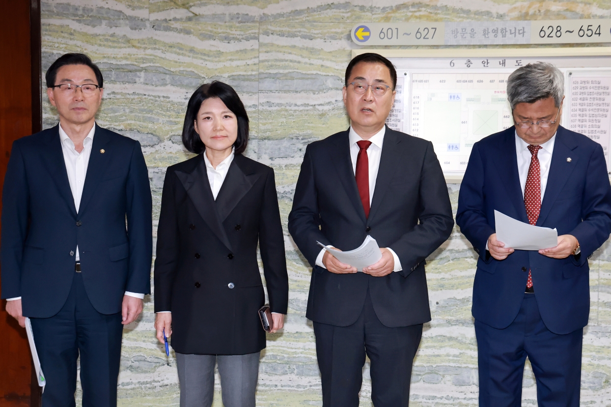 ‘과방위 국감 이진숙 제척 안건 추가’ 입장 밝히는 국민의힘