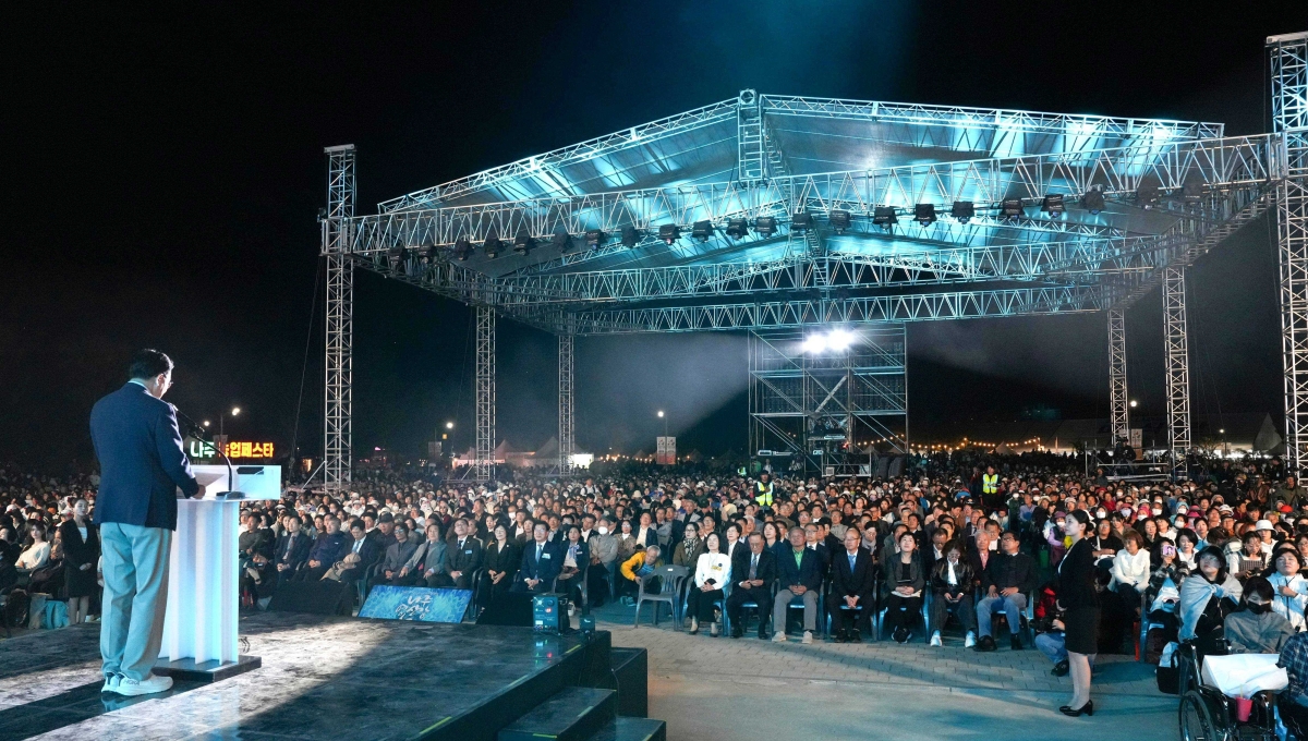지난 7일 개막한 ‘2026 나주영산강축제’에 9만여 명의 방문객이 몰려 축제장을 가득 메웠다. 나주시 제공