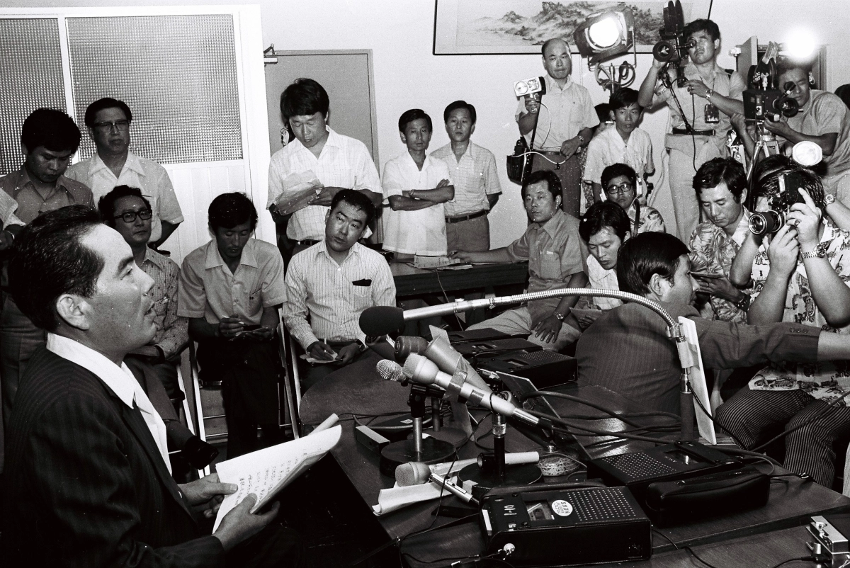 대통령 저격 사건 수사본부장인 김일두 서울지검 검사장이 1974년 8월 16일 범인을 재일한국인 2세 문세광이라고 발표하고 있다. 서울신문 DB