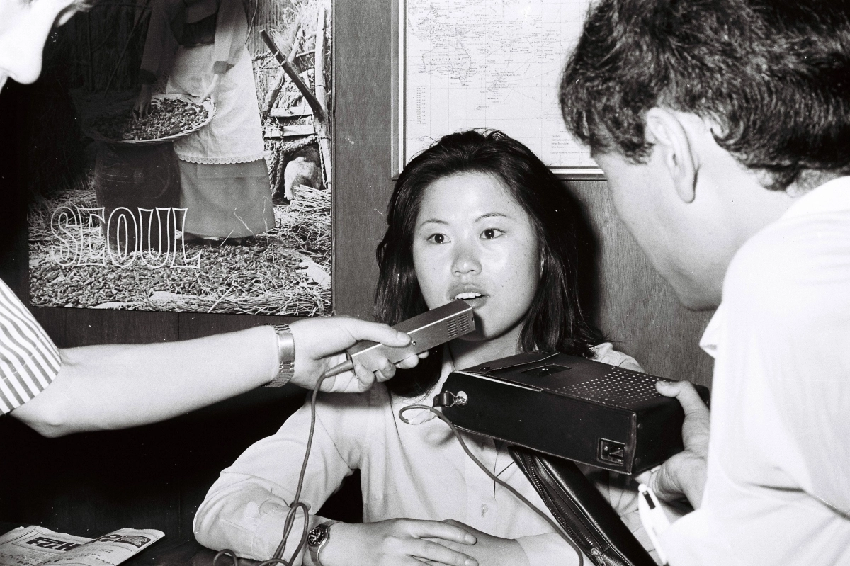 여행사 직원 음예경씨. 문세광은 1974년 8월 8일 야간 관광을 문의했으며, 여행사 측은 문세광이 묵던 조선호텔로 전화해 관광이 어렵다는 사실을 알렸다. 음씨는 사건 발생 전 문세광과 통화한 인물이다. 서울신문 DB