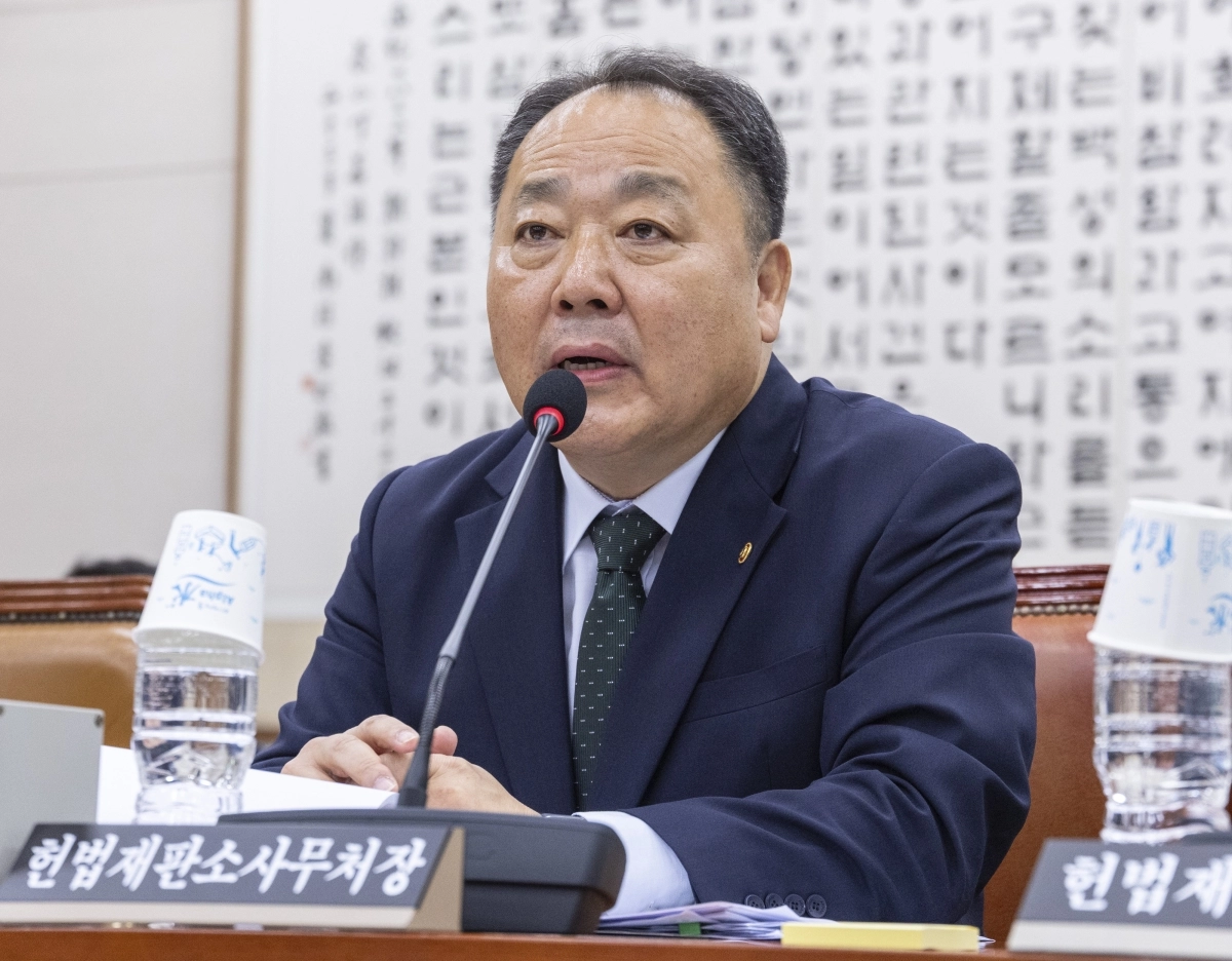 손인혁 헌법재판소 사무처장이 13일 국회에서 열린 법제사법위원회 국정감사에 출석해 의원 질의에 답하고 있다. 2026.10.13 연합뉴스