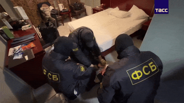 타스통신과 인테르팍스 등에 따르면 러시아 연방보안국(FSB)은 13일(현지시간) 사할린주에서 홋카이도신문 유즈노사할린스크 주재 기자를 체포했다고 발표했다. FSB는 이 기자가 일본 정보기관의 지시로 러시아 국방력과 관련한 정보를 수집·보관했다고 주장했다. FSB는 기자의 이름을 공개하지 않았다. 다만 러시아 매체 ‘오스토로즈노 노보스티’는 구속된 기자가 34세 이마이 유키이며, 법원이 12월 12일까지 구금하도록 결정했다고 보도했다. 2026.10.13 타스통신 캡처