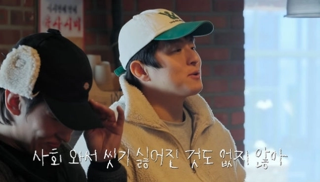 웹툰 작가 겸 방송인 기안84가 민박 예능에서 속옷을 무려 사흘간 갈아입지 않는 모습이 공개됐다. 넷플릭스 ‘대환장 기안장2’