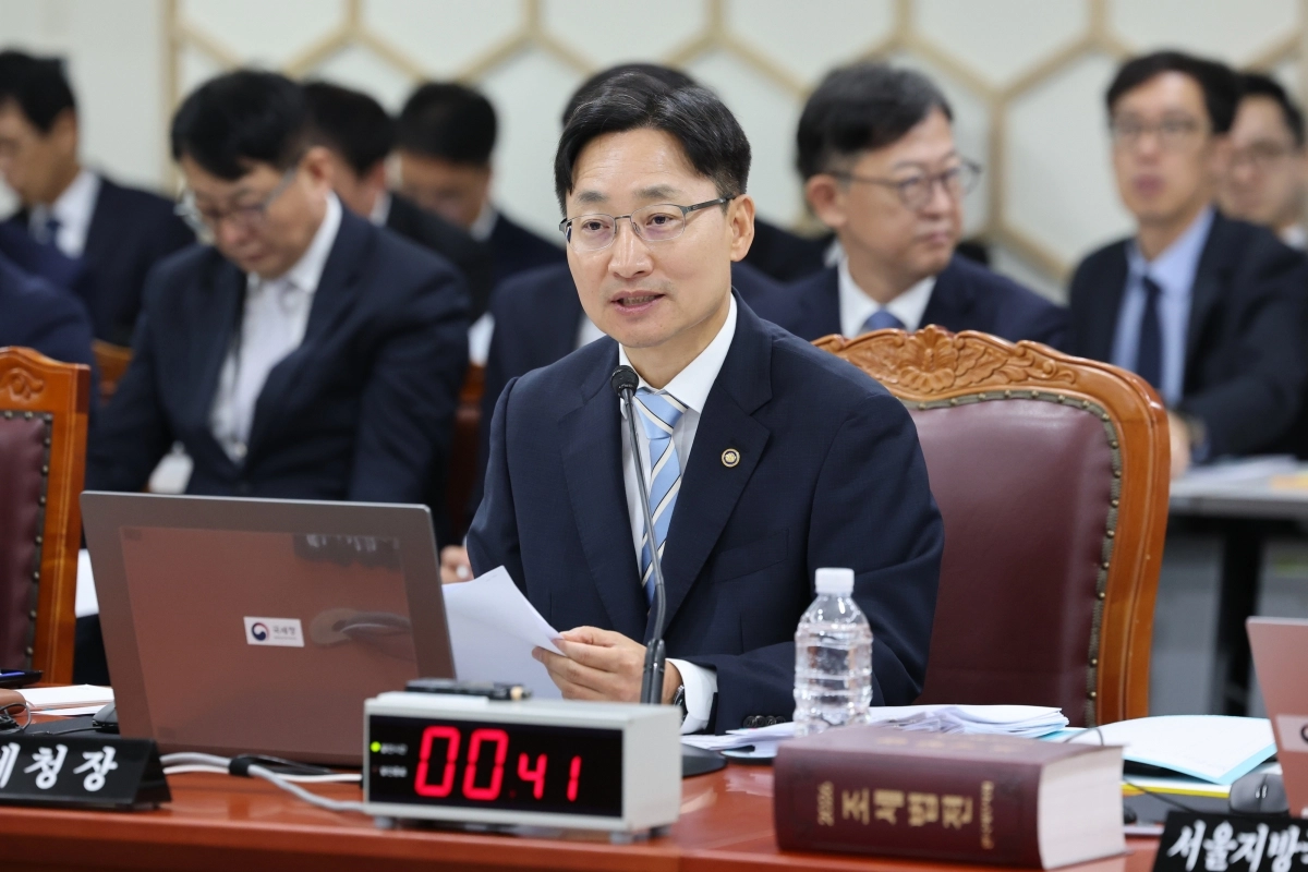 위원 질의에 답하는 임광현 국세청장