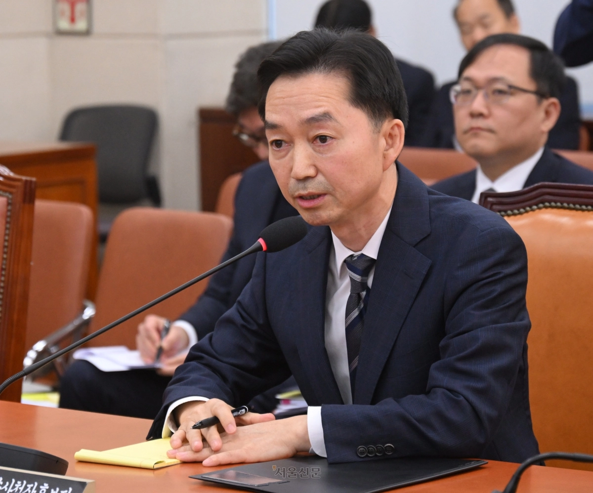 김지용 초대 중대범죄수사청장 후보자가 14일 국회 행정안전위원회에서 열린 인사청문회에서 행안위원 질의에 답하고 있다. 2026.10.14 안주영 전문기자