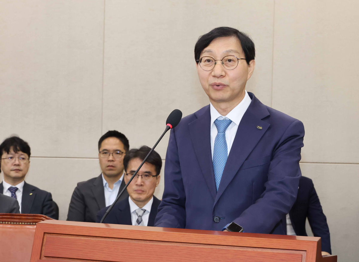 김성주 국민연금공단 이사장이 14일 국회에서 열린 보건복지위원회 국정감사에서 업무보고를 하고 있다. 연합뉴스