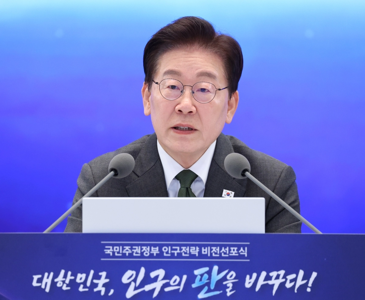 이재명 대통령이 14일 청와대에서 열린 인구전략 비전선포식에서 발언하고 있다. 2026.10.14 연합뉴스