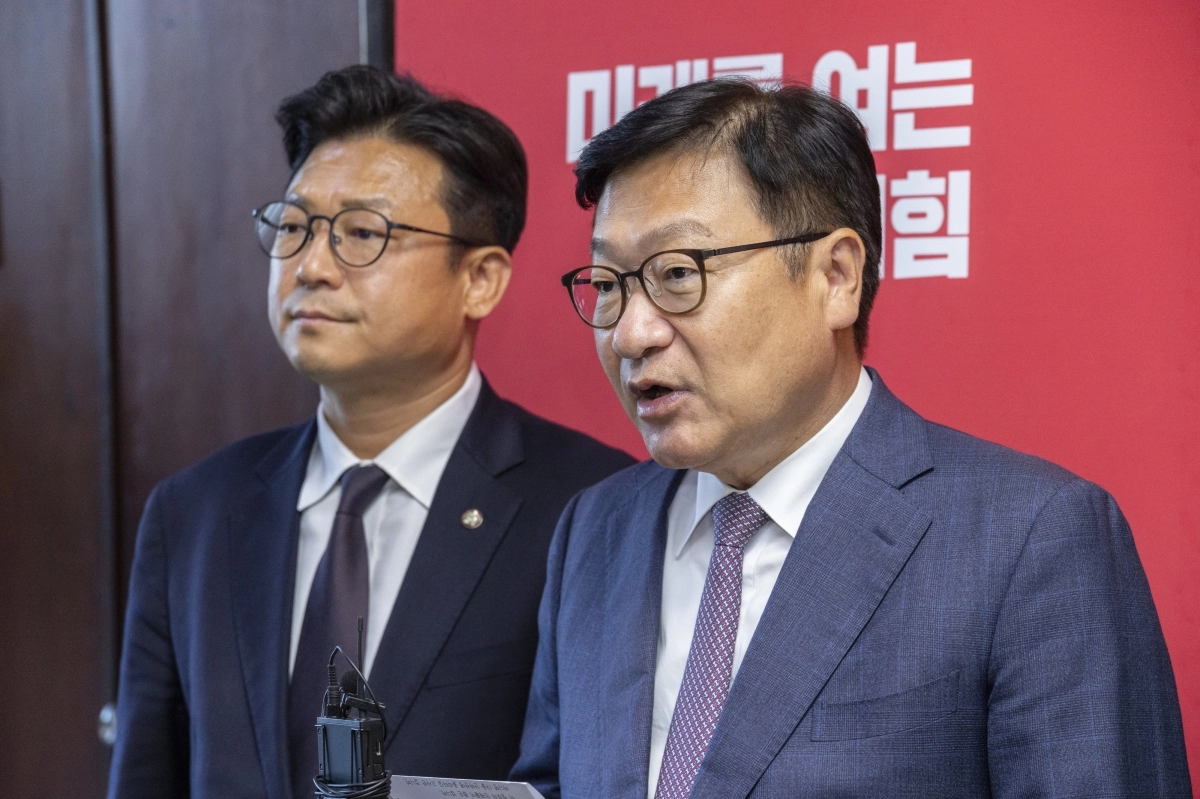 국민의힘 정점식 원내대표가 14일 국회에서 신임 대통령 비서실장에 임광현 국세청장이 임명된 것에 대한 입장을 말하고 있다.  연합뉴스