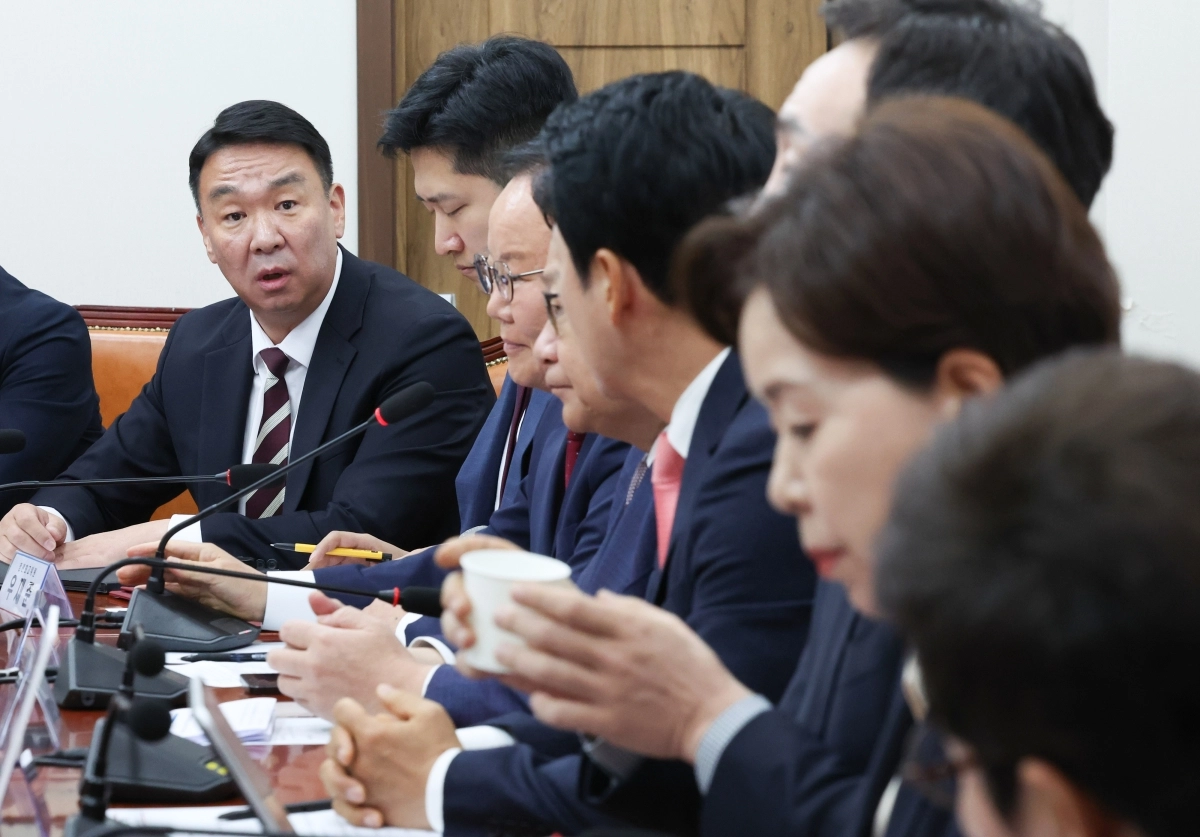정희용 국민의힘 사무총장이 15일 국회에서 열린 최고위원회의에서 양향자 최고위원 발언에 항의하고 있다. 뉴시스