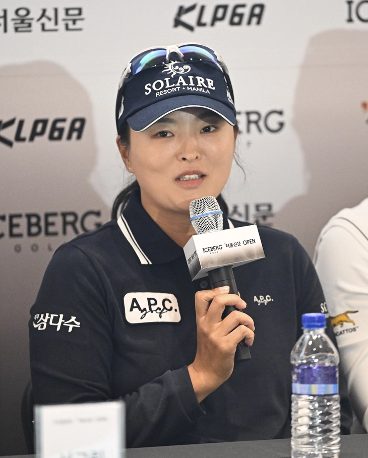 고진영이 한국여자프로골프(KLPGA)투어 아이스버그골프·서울신문 오픈 개막을 하루 앞둔 15일 경기 이천시 H1 클럽에서 기자회견을 하고 있다. 2026.10.15 이지훈 기자