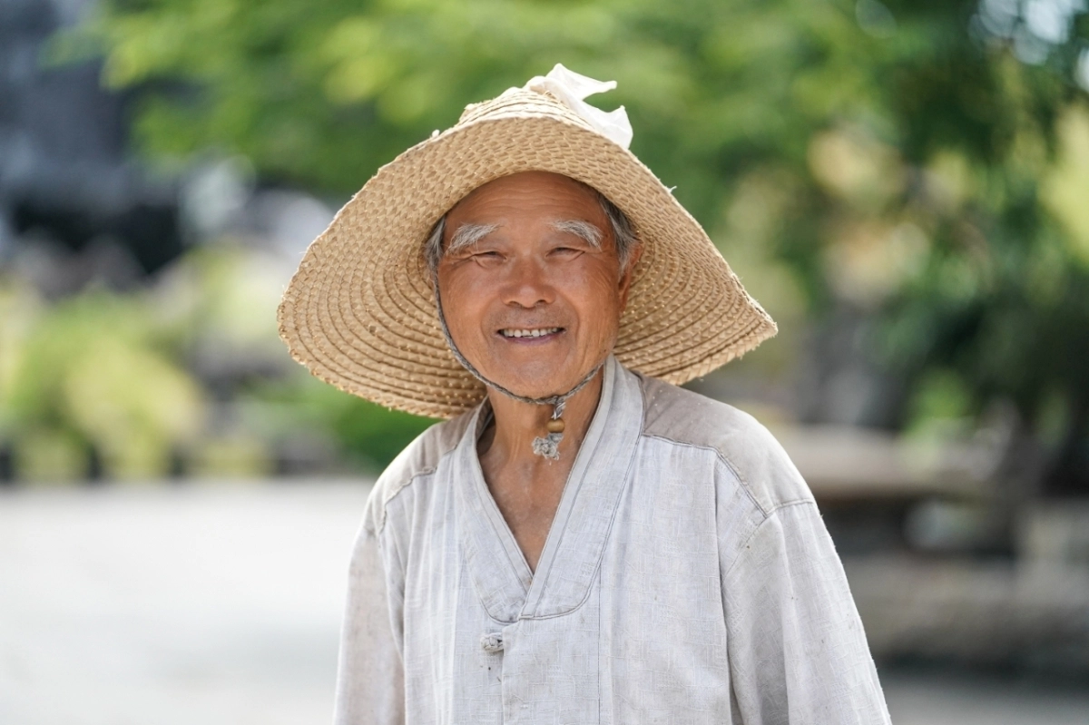 16일 산의 날 기념행사에서 제주의 정원문화를 알린 성범영(87) 생각하는정원 원장이 국민포장을 받았다. 제주도 제공