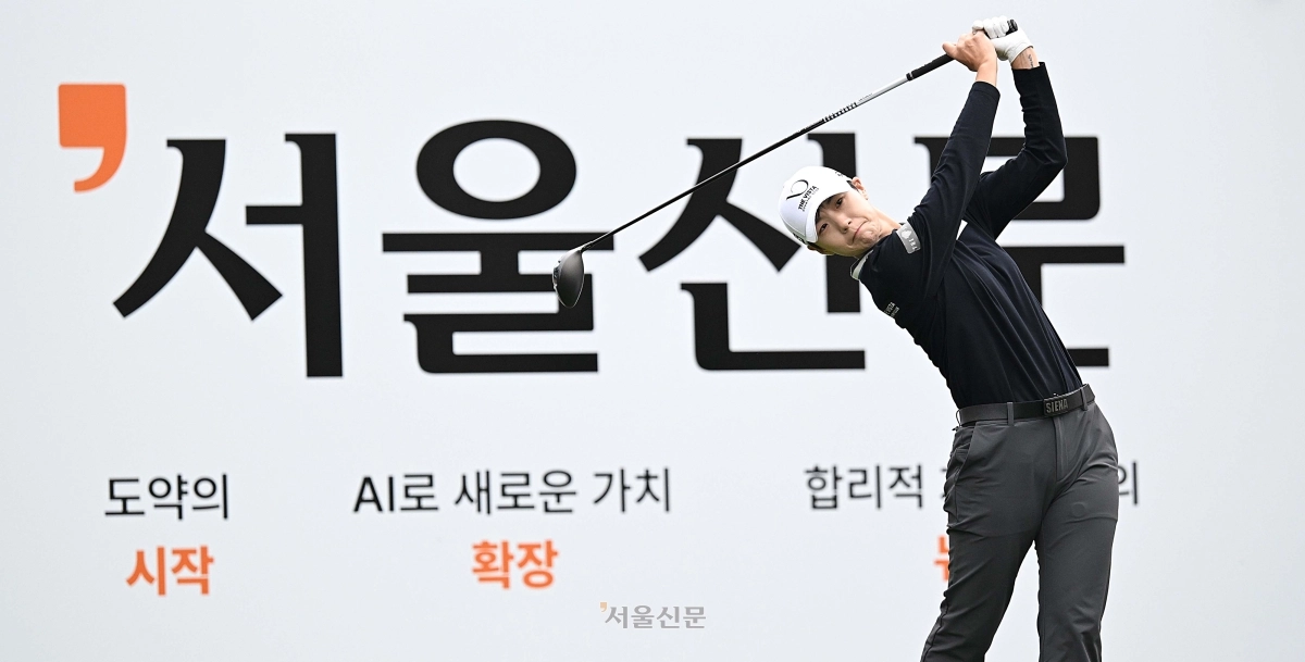 한국여자프로골프(KLPGA)투어 개인 타이틀 경쟁과 시드 유지의 분수령이 될 아이스버그골프·서울신문 오픈(총상금 15억원)이 화끈한 장타 대결로 화려하게 막을 올렸다. 사진은 16일 경기 이천시 H1클럽(파72)에서 박성현이 10번홀 티샷을 하고 있다. 2026.10.16 이지훈 기자