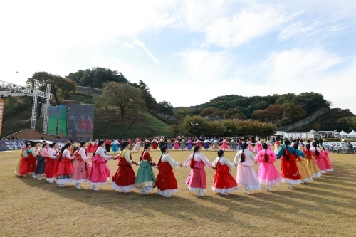 고창모양성제에서 펼쳐진 강강술래. 고창군 제공