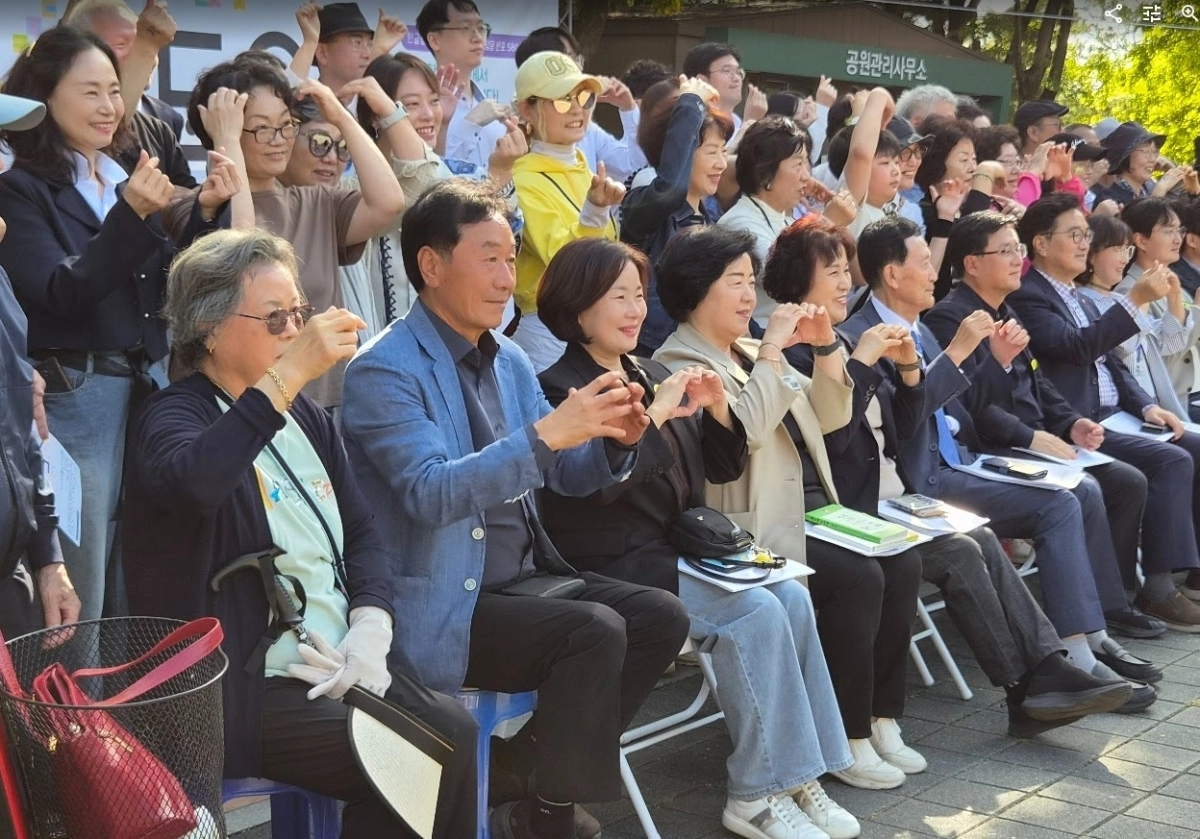 지난 9일 ‘제1회 2026 노원한글예술제 돋움’ 현장을 방문한 채유미 의원. 서울시의회 제공