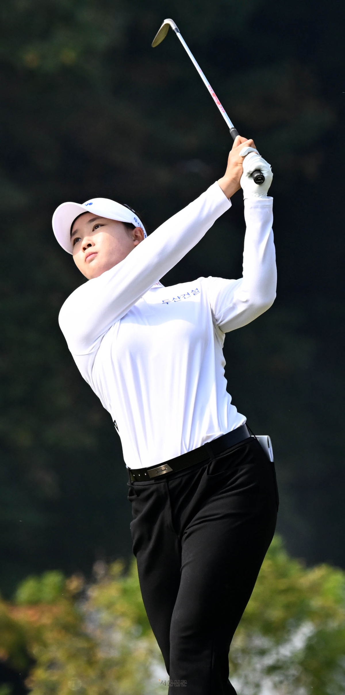 김민솔이 16일 경기 이천시 H1 클럽에서 열린 한국여자프로골프(KLPGA)투어 아이스버그골프·서울신문 오픈 첫날 경기에서 샷을 하고 있다. 2026.10.16 홍윤기 기자