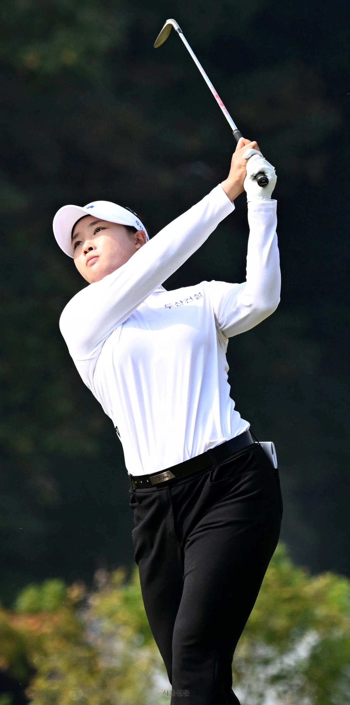 김민솔이 16일 경기 이천시 H1 클럽에서 열린 한국여자프로골프(KLPGA)투어 아이스버그골프·서울신문 오픈 첫날 경기에서 샷을 하고 있다. 2026.10.16 홍윤기 기자