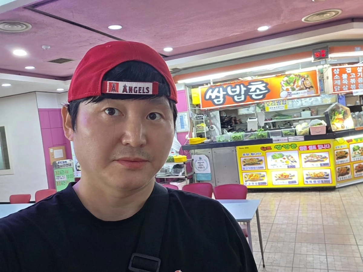 개그맨 김대범이 인천 구월동 흉기 난동 당시 범인 제압에 나섰던 식당을 응원차 방문했다며 후기를 올렸다. 김대범 스레드