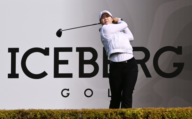 한국여자프로골프(KLPGA)투어 아이스버그골프·서울신문 오픈 라운드 첫날 16일 경기 이천시 H1 클럽 1번 홀에서 김민솔 선수가 티샷을 하고 있다. 2026.10.16. 안주영 전문기자