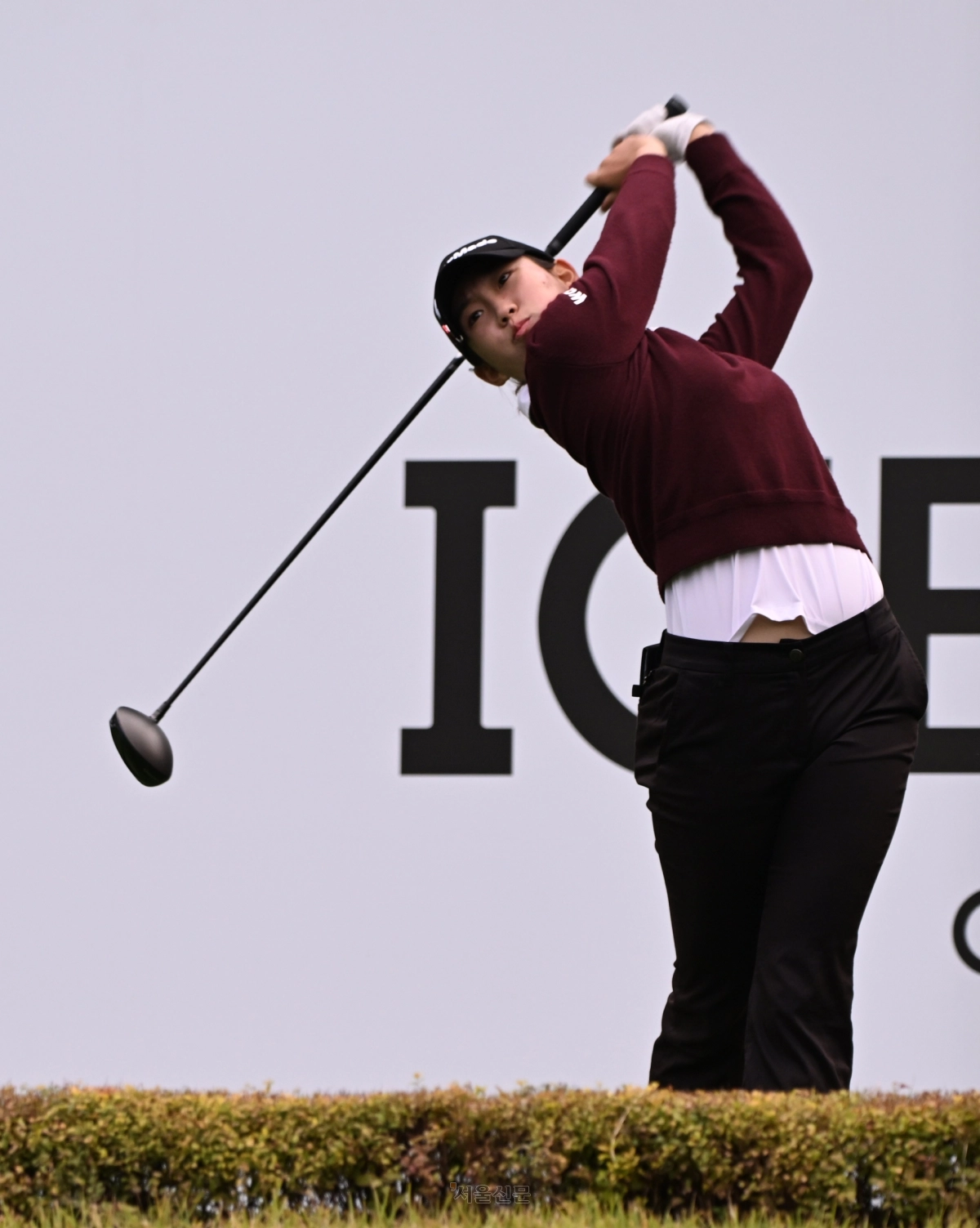 한국여자프로골프(KLPGA)투어 아이스버그골프·서울신문 오픈 라운드 첫날 16일 경기 이천시 H1 클럽 1번 홀에서 김서아 선수가 티샷을 하고 있다. 안주영 전문기자