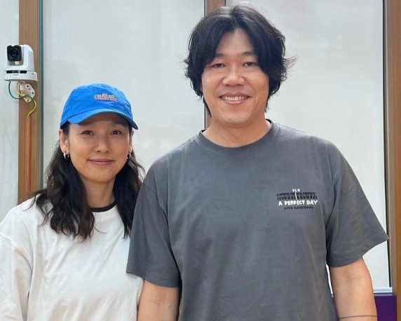 가수 이효리가 남편 이상순이 DJ로 활약하는 MBC FM4U ‘완벽한 하루 이상순입니다’에 출연한다. ‘완벽한 하루 이상순입니다’ 공식 SNS