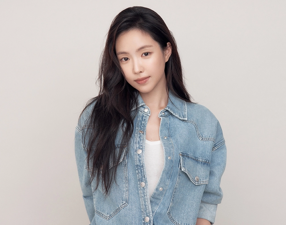 그룹 에이핑크 출신 배우 손나은이 모친상을 당했다. 제이와이드컴퍼니 제공