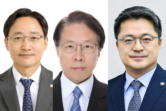 행정고시 38회 출신 청와대 핵심 참모진. 왼쪽부터 임광현 대통령 비서실장, 조성주 인사수석, 문신학 경제성장수석. 청와대 제공