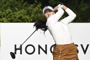 이동은 305m ‘장타쇼’… 신다인 1R 1번 홀 ‘첫 이글’… 정윤지 19.6m ‘최장 퍼트’