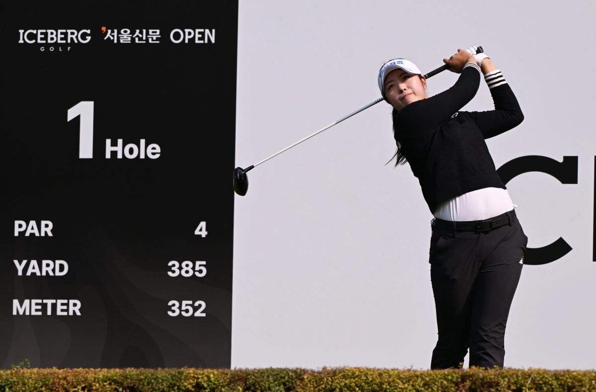서교림이 16일 경기 이천시 H1 클럽에서 열린 한국여자프로골프(KLPGA)투어 아이스버그골프·서울신문 오픈 1라운드를 치르고 있다. 안주영 전문기자