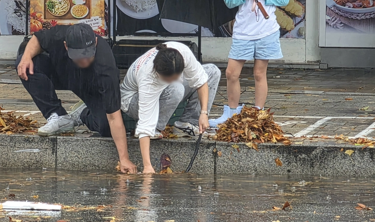 폭우 속 선행