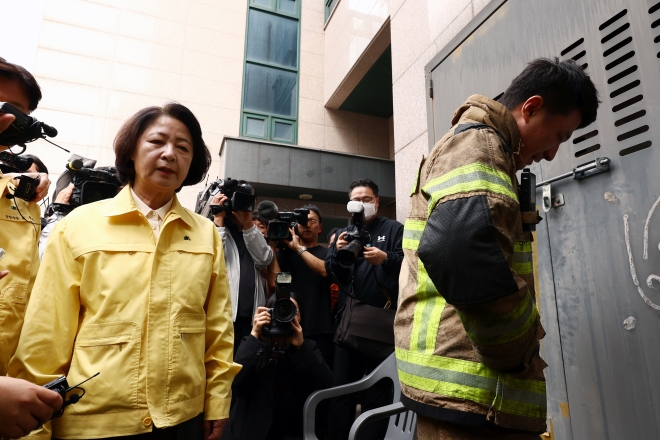 “사과 바라시니 사과”…추미애 ‘재정 빨대’ 발언 후폭풍, 소방관 분노 확산