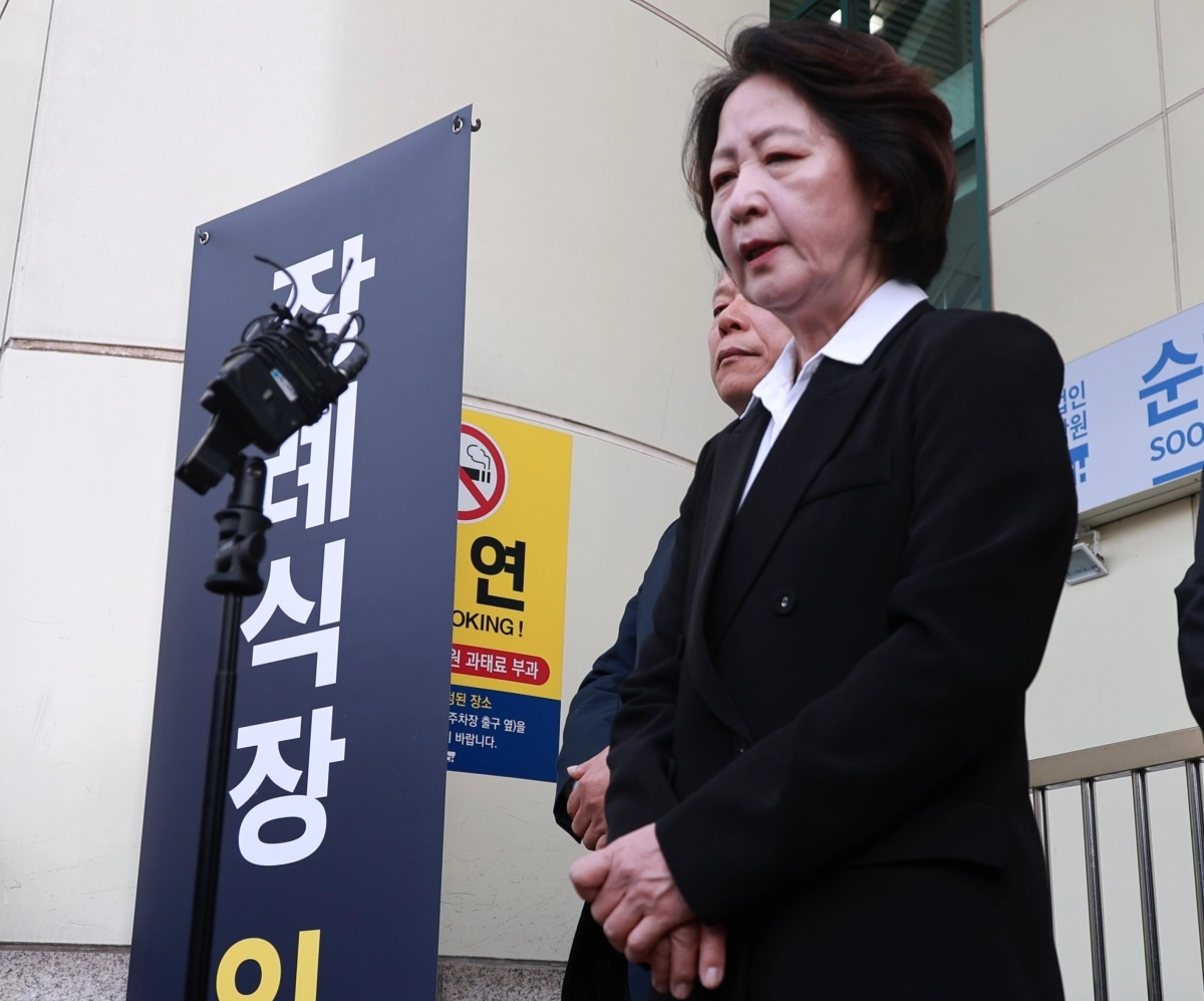 순직 소방관 빈소 앞서 발언하는 추미애