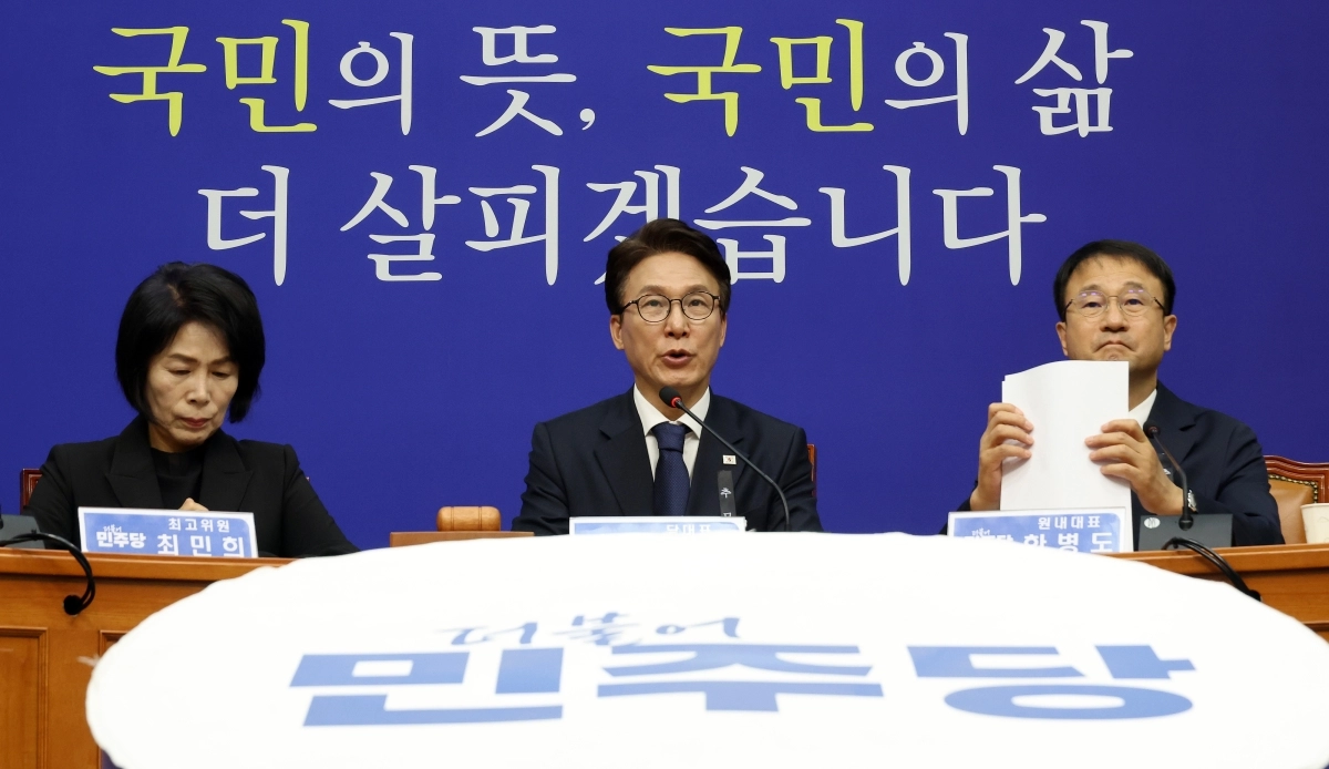최고위 발언하는 김민석 대표
