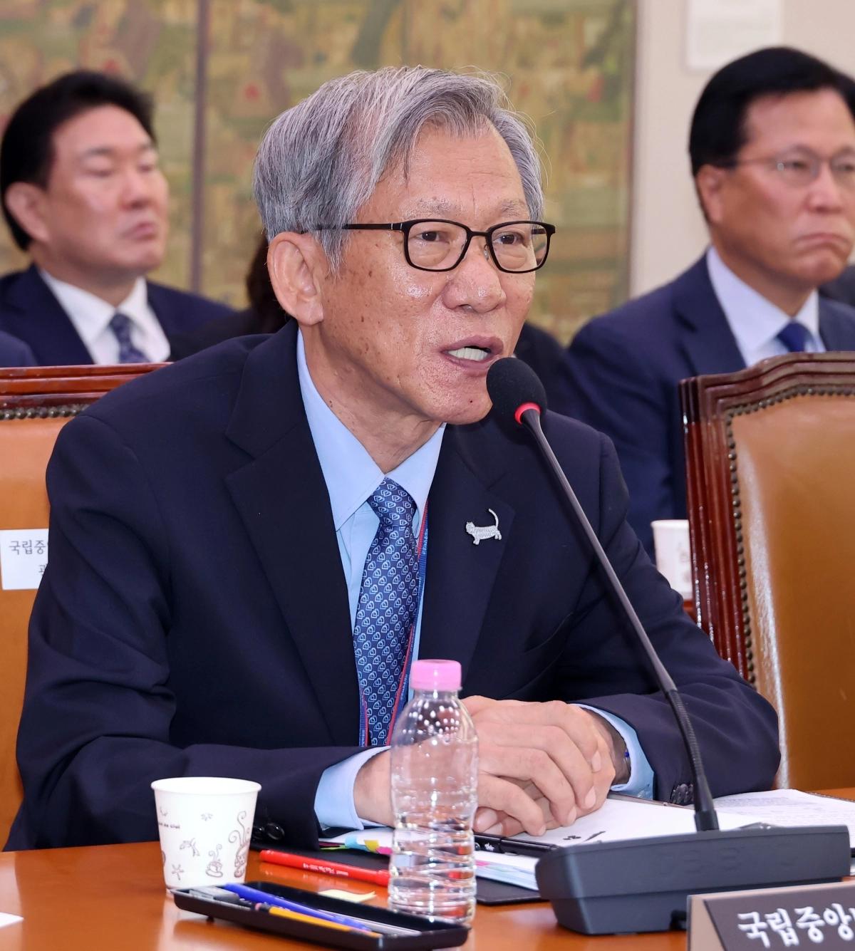 유홍준 국립중앙박물관장이 19일 국회에서 열린 문화체육관광위원회 국정감사에서 위원 질의에 답하고 있다. 연합뉴스