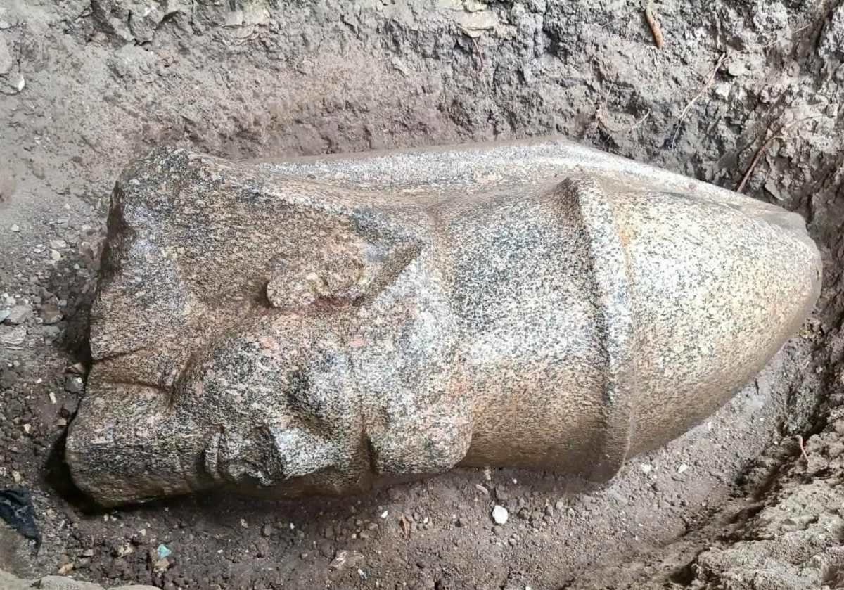 나일강 삼각주(델타) 지역에서 람세스 2세를 묘사한 것으로 추정되는 거대 두상과 람세스 2세 칭호가 새겨진 화강암 조각 등이 최근 발견됐다고 지난 14일(현지시간) 이집트 관광유물부가 밝혔다. 이집트 관광유물부 페이스북 캡처