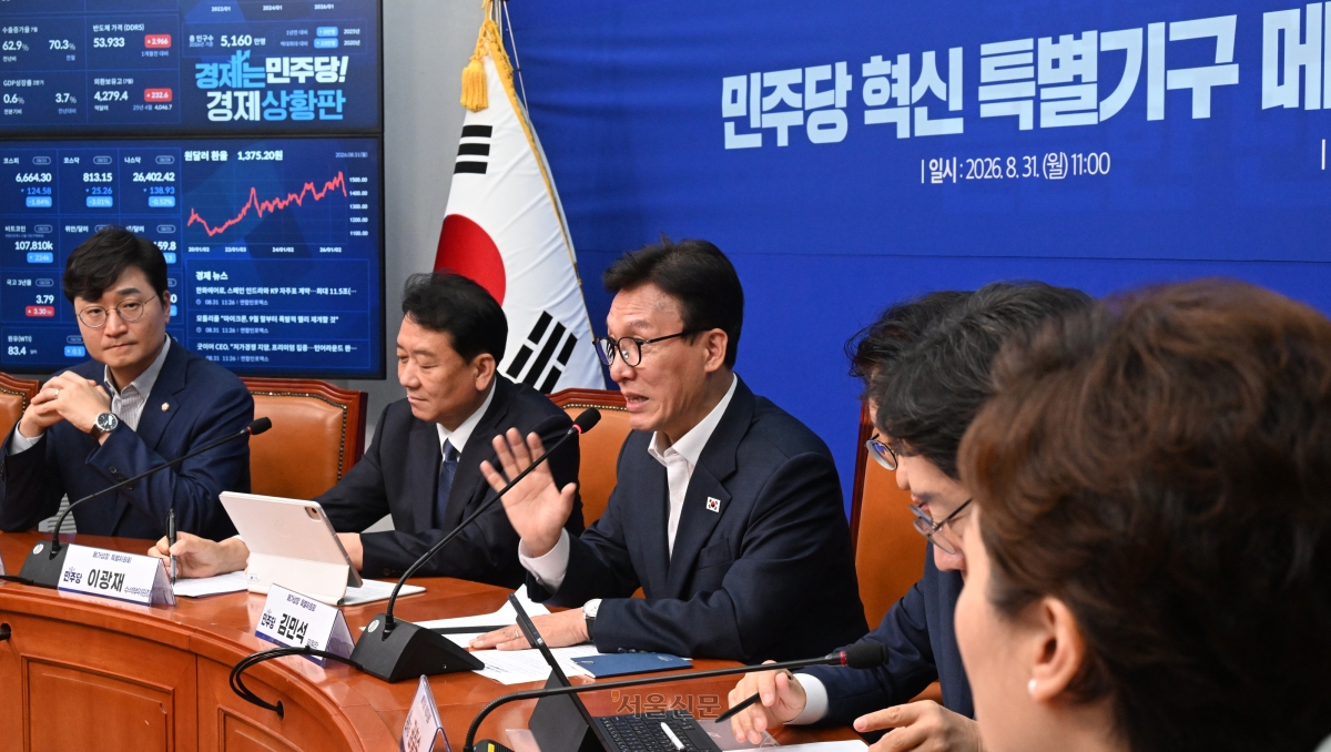김민석 더불어민주당대표가 31일 국회에서 열린 메가성장 특별위원회 제1차 회의에서 발언하고 있다.2026.8.31 안주영 전문기자