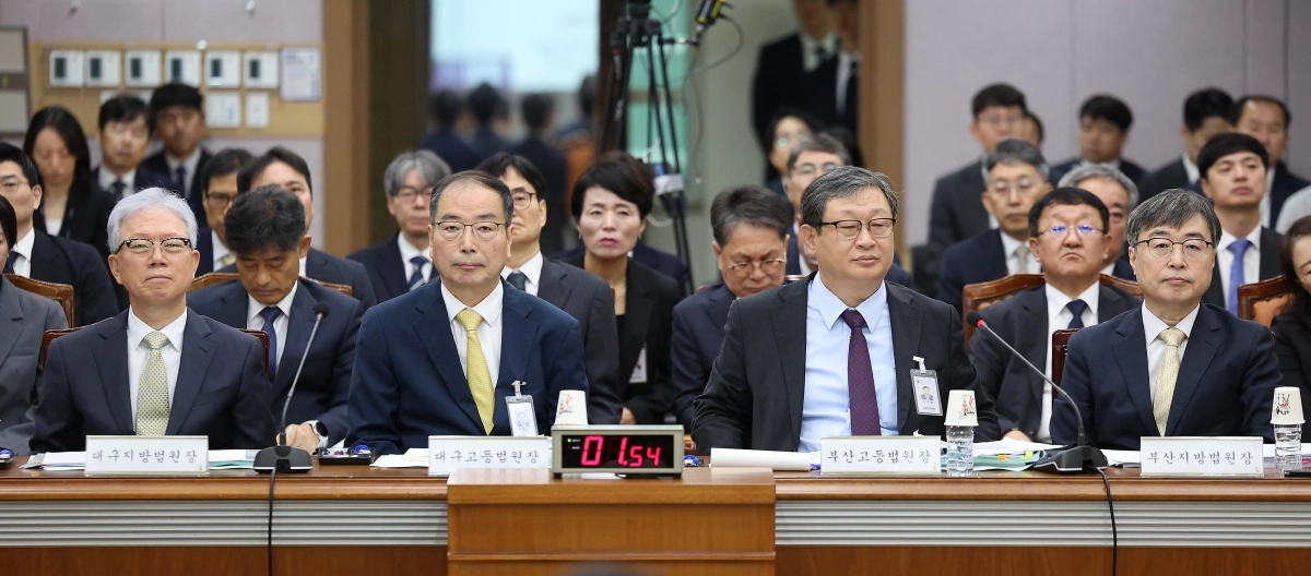 국감서 질의 받는 대구·부산법원장들
