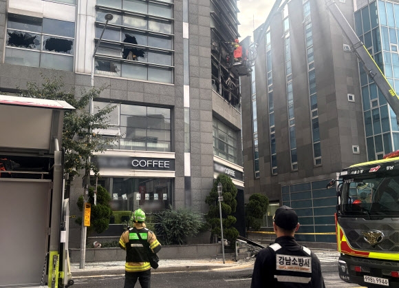 역삼동 빌딩 화재 현장 안전 확보 작업