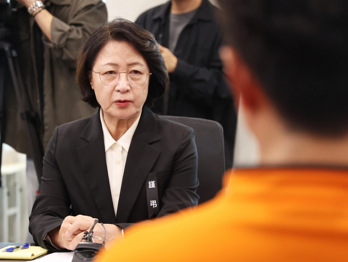 추미애 경기지사가 20일 경기 수원시 경기도청에서 전국공무원노동조합 소방본부 소방관들과 간담회를 하고 있다. 2026.10.20 연합뉴스