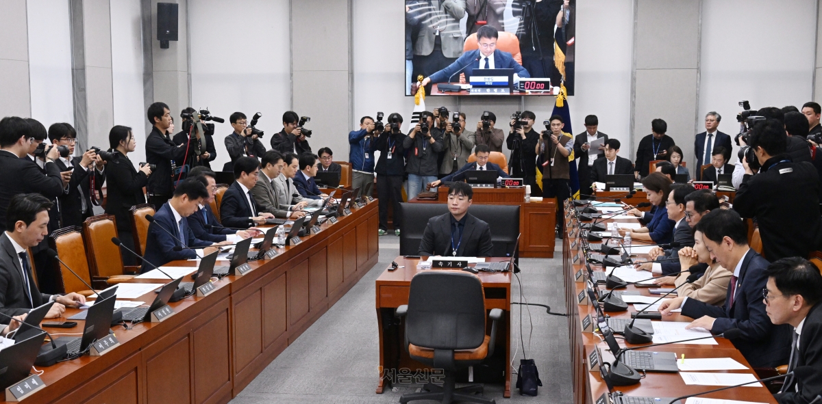 21일 청와대, 인권위, 국회사무처 등 국정감사 계획서 채택하기 위한 국회 운영위원회 전체회의가 열리고 있다. 안주영 전문기자
